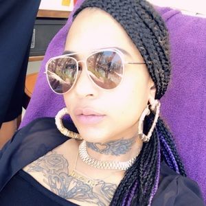 Meet your Posher, Tayler